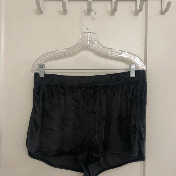 Juicy Couture XL Beaded Juicy Black Velour Athletic Lounge Shorts - Picture 2 of 5